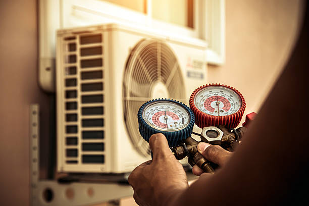 Professional Hvac technician working in Yorktown, IN